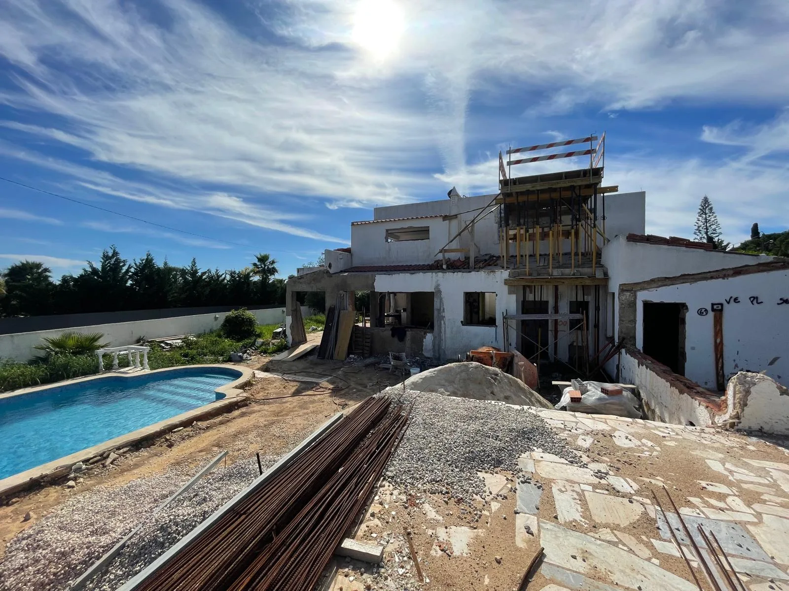 Vale Centeanes villa under construction beside the pool, Carvoeiro