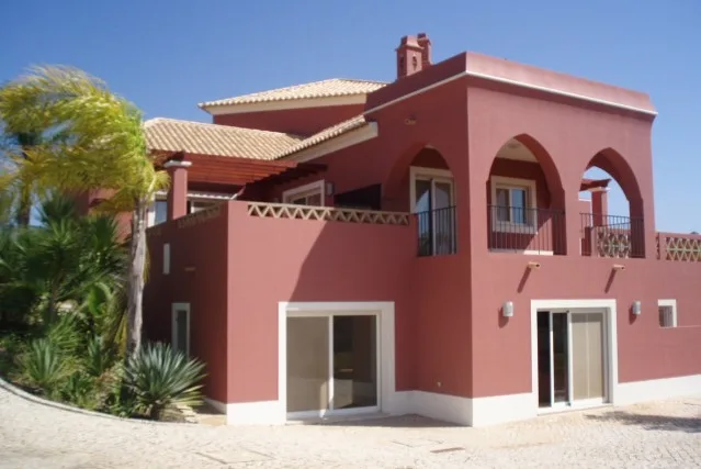 Villa exterior with arched balcony and garage at Quinta do Monte Funchal, Lagos
