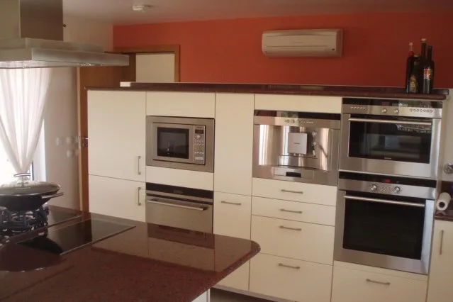 Fitted kitchen with built-in ovens at Quinta do Monte Funchal, Lagos